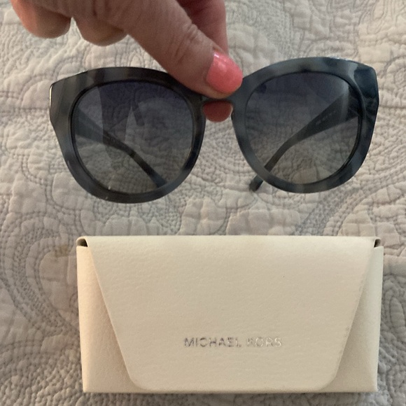 Brand new Michael Sunglasses. Never worn comes with case plus - Picture 10 of 10